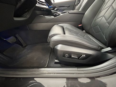 Used 2025 BMW 530i xDrive w/ Premium Package image 29