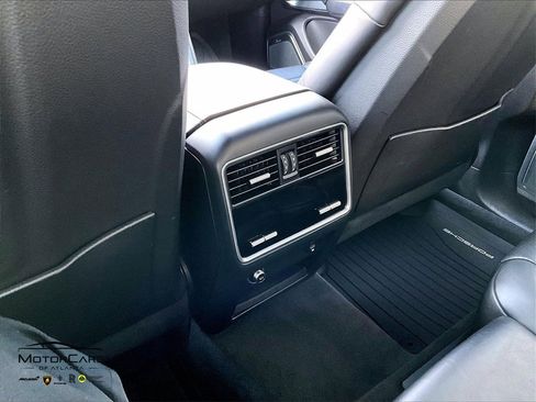 Used 2020 Porsche Cayenne Turbo image 31