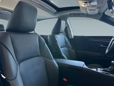 Certified 2024 Lexus ES 350 w/ Premium Package FWD image 32