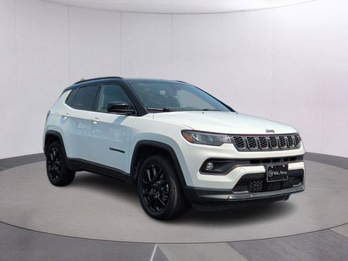 Used 2024 Jeep Compass Latitude w/ Altitude Special Edition AWD/4WD image 7