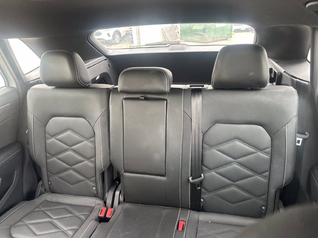 Used 2024 Volkswagen Atlas Cross Sport SE FWD image 24