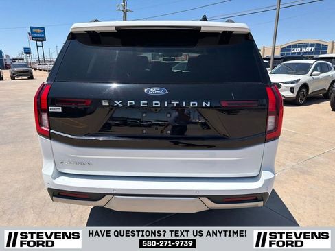 Used 2025 Ford Expedition Platinum AWD/4WD image 4