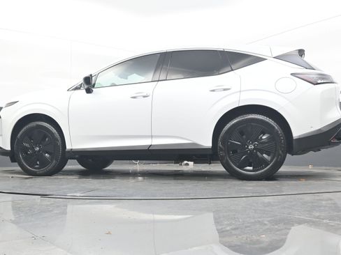 Certified 2025 Nissan Murano SV image 26