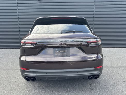 Certified 2022 Porsche Cayenne Platinum Edition image 8