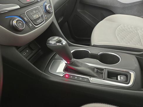Used 2020 Chevrolet Equinox LS w/ LS Convenience Package FWD image 22