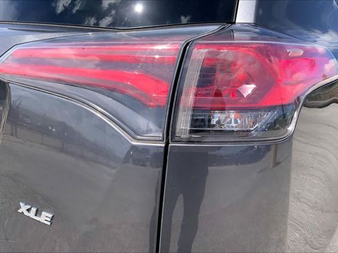 Used 2018 Toyota RAV4 XLE w/ Plus Extra Value Package FWD image 30