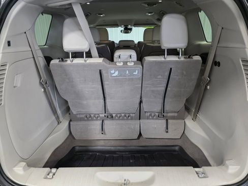 Used 2019 Chrysler Pacifica Touring-L Plus w/ Advanced Safetytec Group FWD image 12