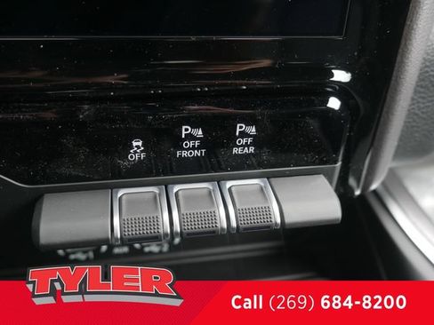 New 2026 RAM 1500 4x4 Crew Cab image 34