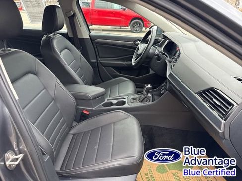 Used 2024 Volkswagen Jetta SE image 32