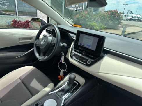 Used 2026 Toyota Corolla LE FWD image 12