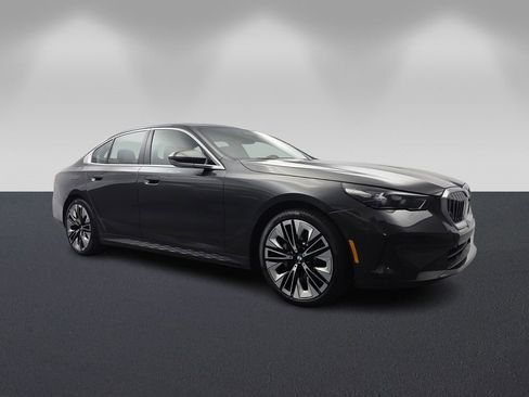 Used 2026 BMW 530i w/ Premium Package image 1