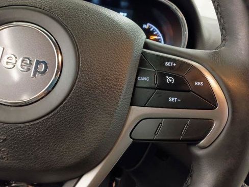 Used 2019 Jeep Grand Cherokee Limited AWD/4WD image 31