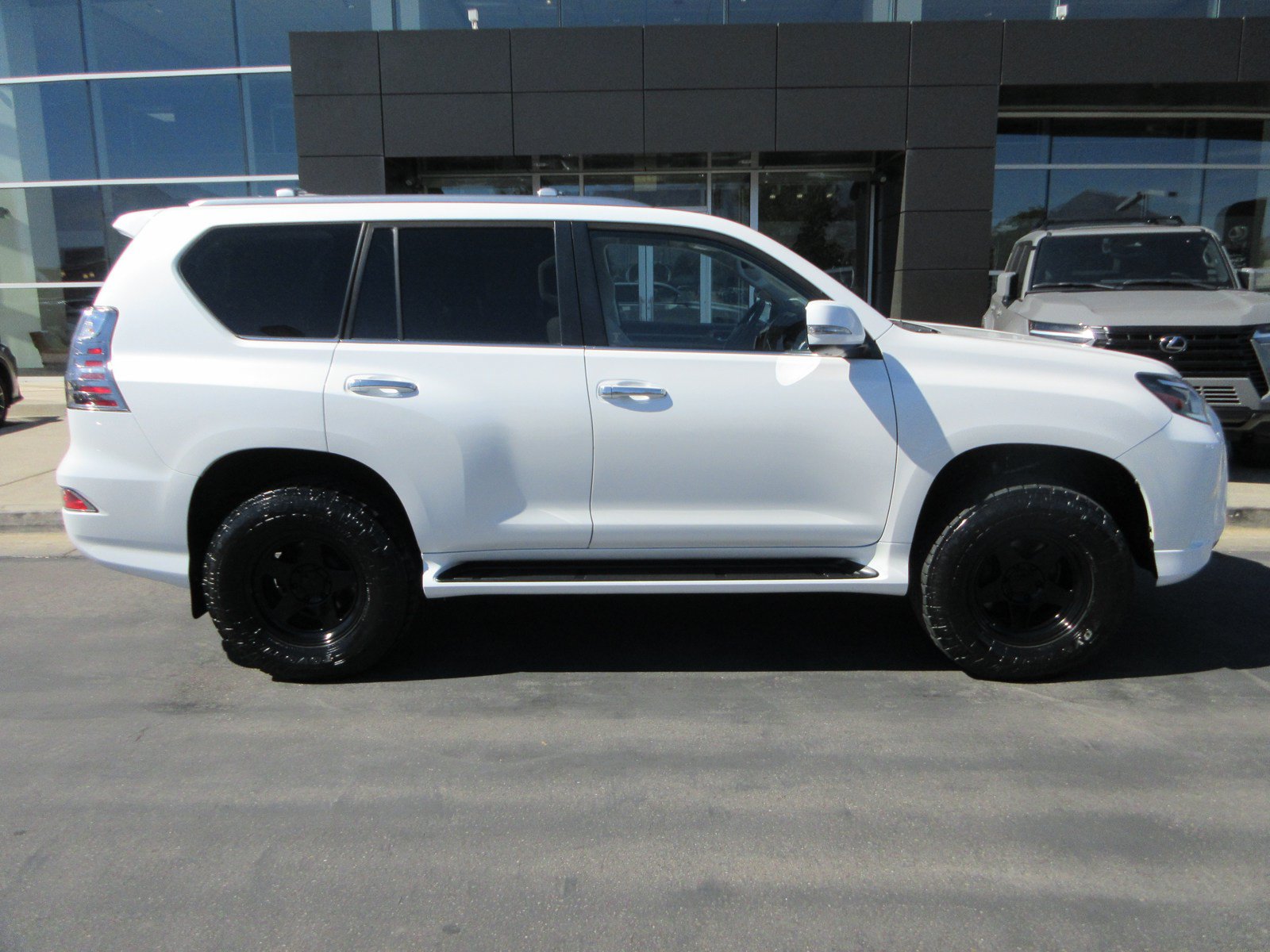 Used 2021 Lexus GX 460 Premium w/ Premium Package AWD/4WD image 11