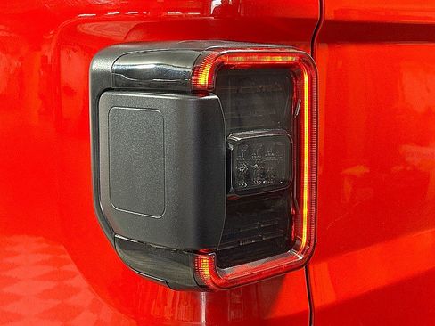 Used 2022 Jeep Gladiator Sport AWD/4WD image 23