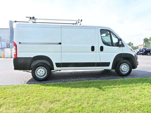 Used 2025 RAM ProMaster 2500 w/ Safety Group FWD image 8