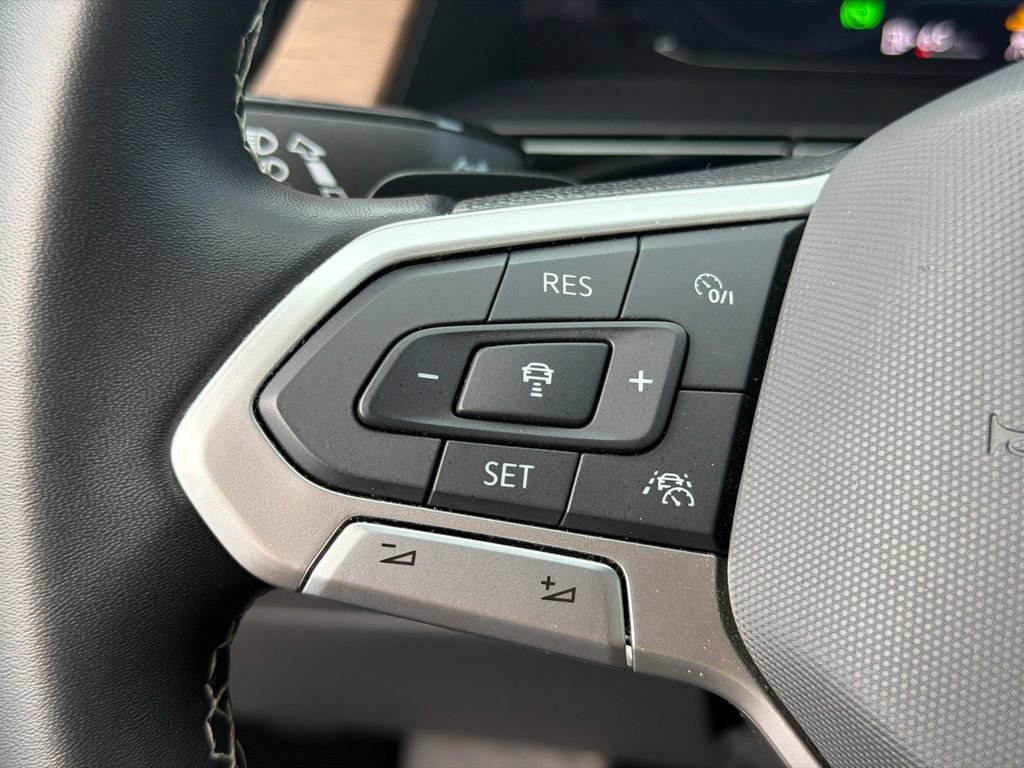 Used 2024 Volkswagen Atlas SE FWD image 25