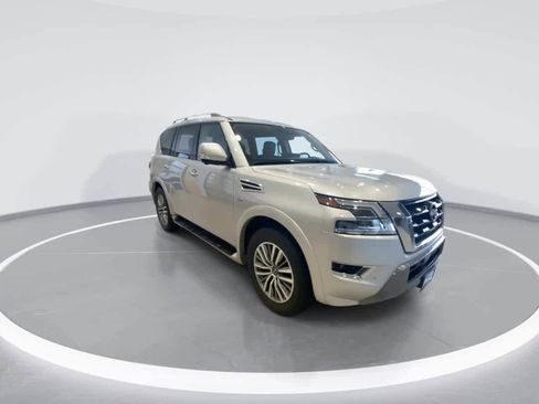 Used 2022 Nissan Armada SL w/ Captain's Chairs Package AWD/4WD image 2