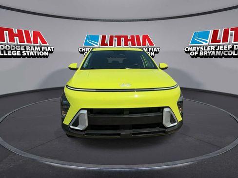 Used 2025 Hyundai Kona SEL AWD/4WD image 3