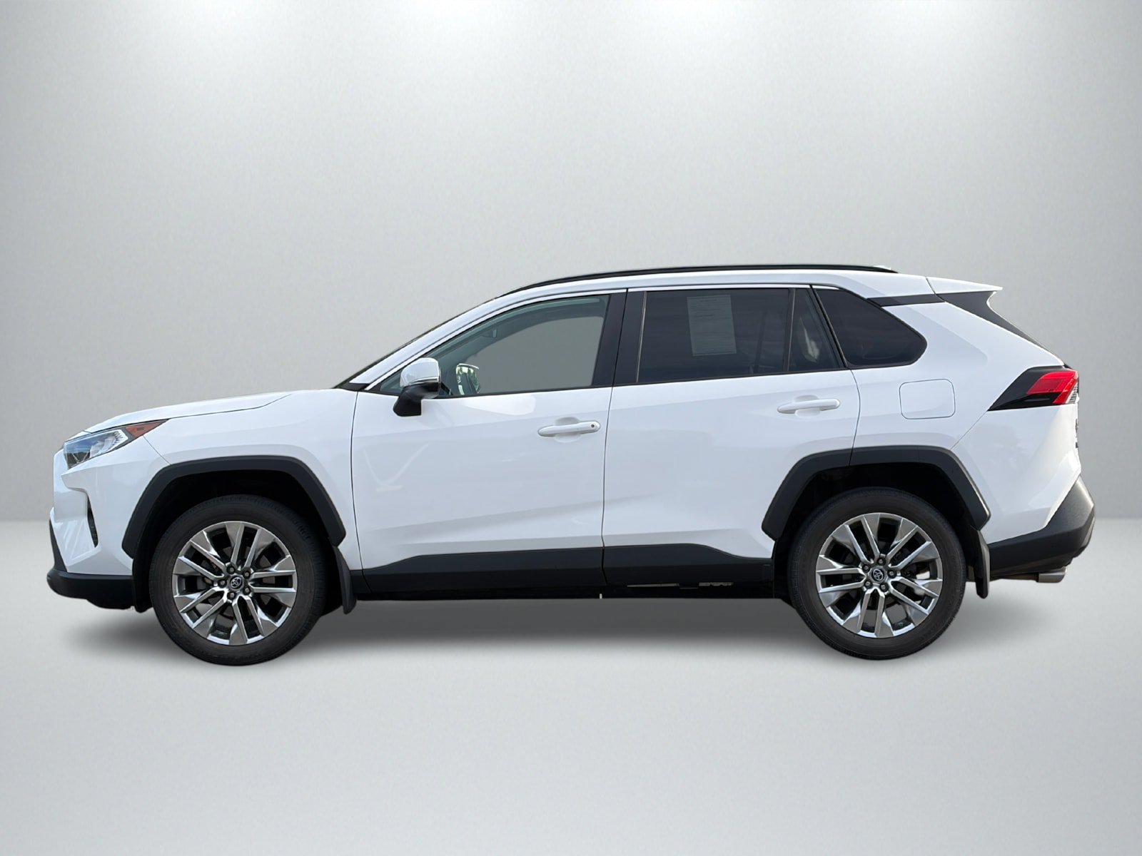 Used 2019 Toyota RAV4 XLE Premium AWD/4WD image 2