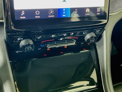 Used 2022 Jeep Grand Cherokee Limited w/ Luxury Tech Group II image 16