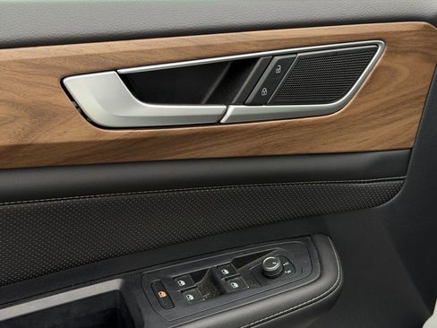 Used 2024 Volkswagen Atlas SE image 15