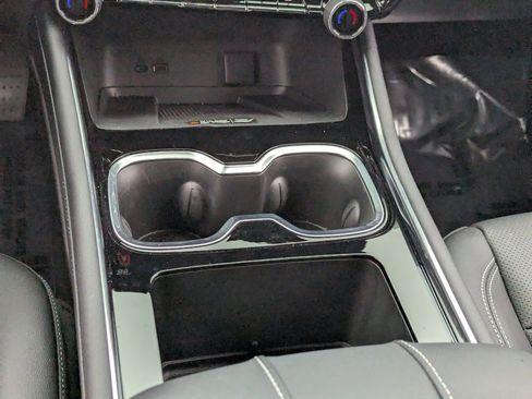 Used 2025 Chevrolet Traverse LT w/ Sun and Wheel Package image 22