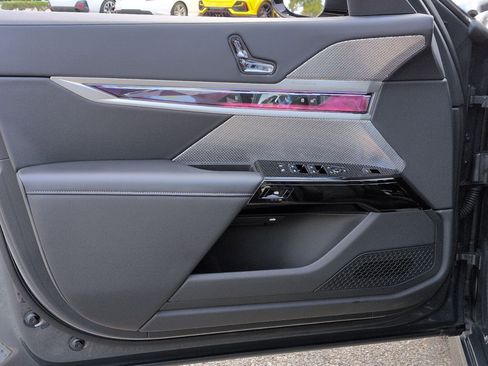 Used 2025 BMW 750e xDrive image 14