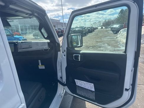 New 2025 Jeep Wrangler Sahara image 42