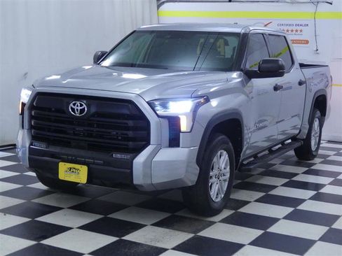 Used 2022 Toyota Tundra SR5 AWD/4WD image 3