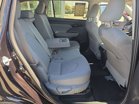 Used 2021 Toyota Highlander LE image 55