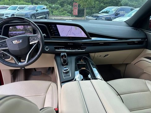 Used 2024 Cadillac Escalade Premium Luxury w/ Performance Package AWD/4WD image 13