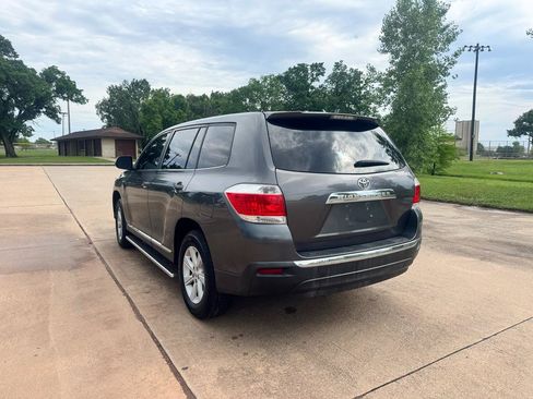 Used 2012 Toyota Highlander FWD w/ Tow Pkg image 6