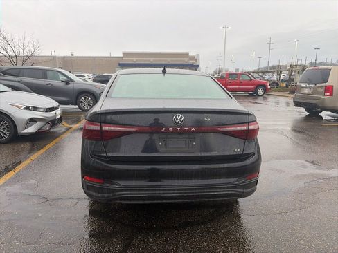 Certified 2025 Volkswagen Jetta SE FWD image 7