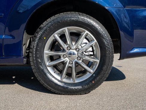 Used 2016 Dodge Grand Caravan SE FWD image 8