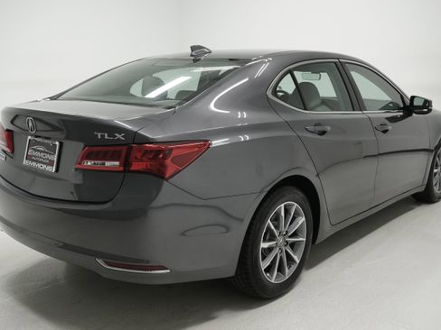 Used 2019 Acura TLX image 4