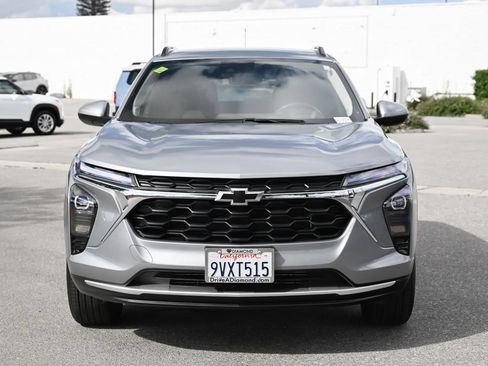 Used 2026 Chevrolet Trax LT w/ LT Convenience Package FWD image 2