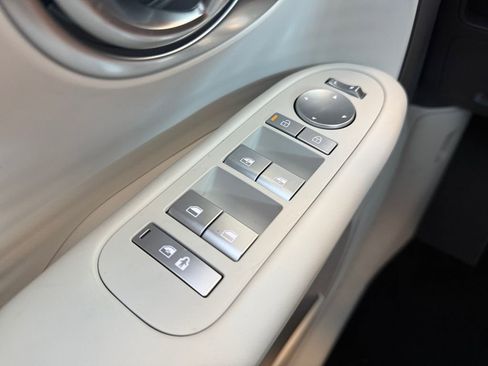 New 2026 Hyundai Ioniq 9 SE image 9