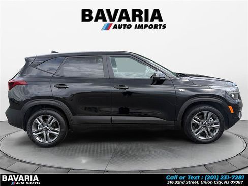 Used 2023 Kia Seltos LX AWD/4WD image 6