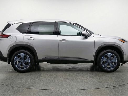 Used 2025 Nissan Rogue SV AWD/4WD image 11