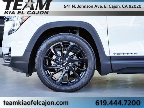 Used 2024 GMC Terrain SLT w/ Elevation Edition image 7