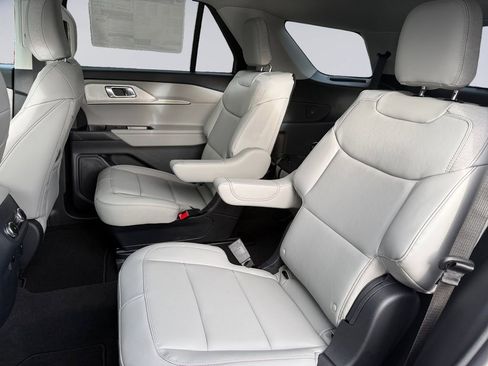 New 2026 Ford Explorer Active w/ Active Comfort Package image 16