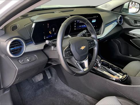 Used 2025 Chevrolet Trax LT w/ Driver Confidence Package FWD image 17