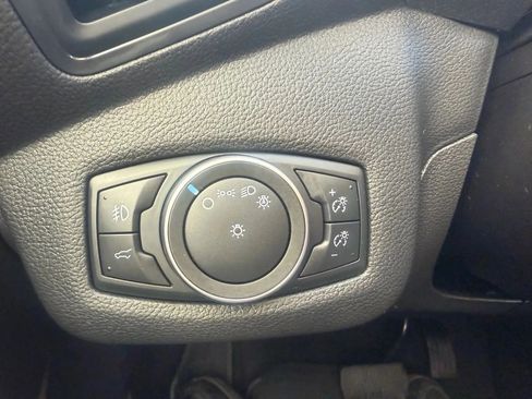 Used 2019 Ford Escape SE image 19