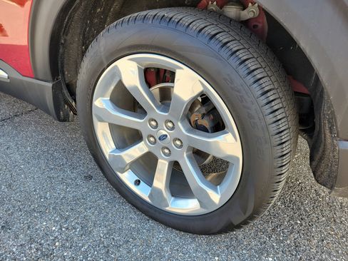 Used 2020 Ford Explorer Platinum w/ Premium Technology Package image 26