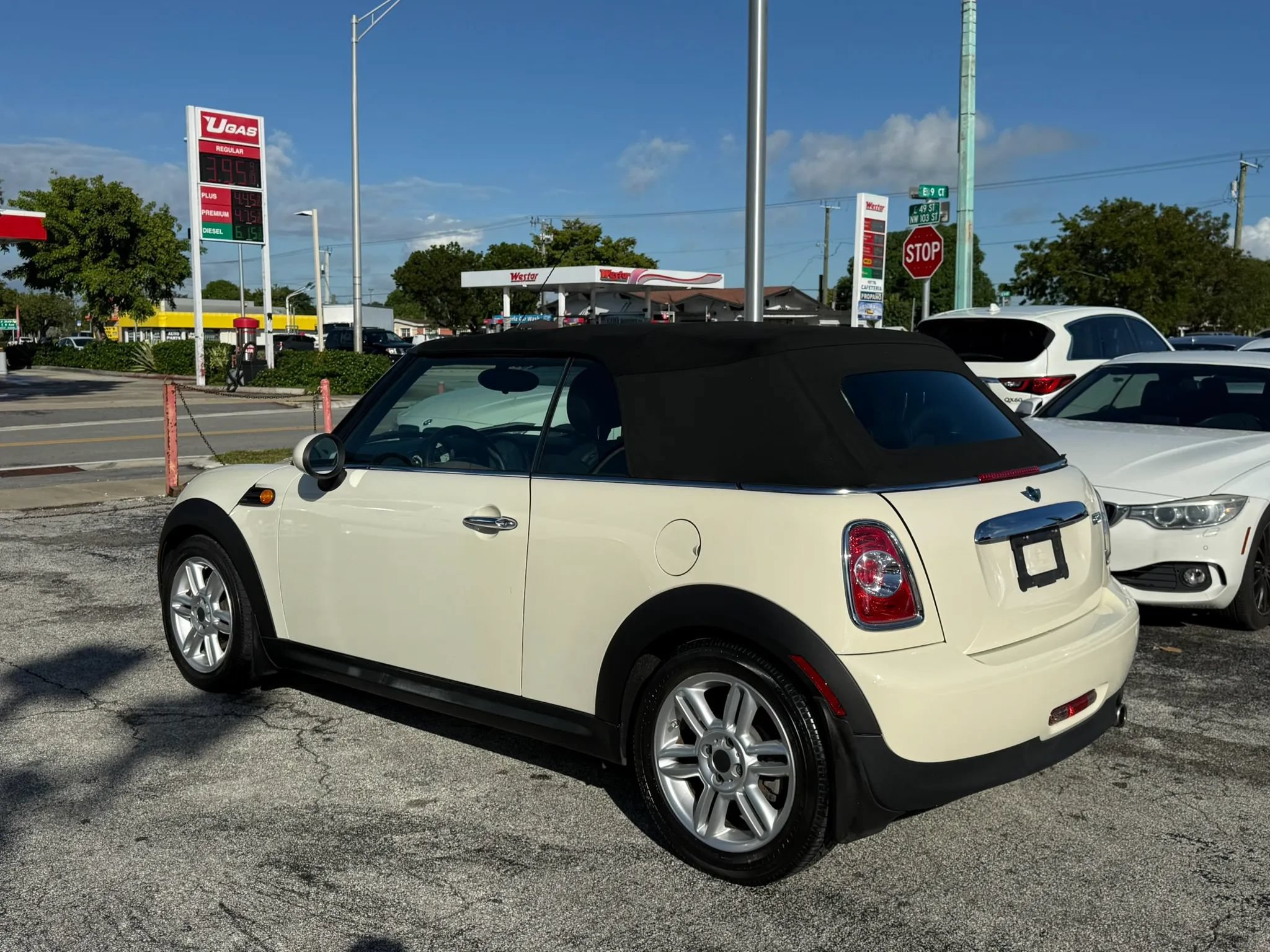Used 2012 MINI Cooper Convertible FWD image 3