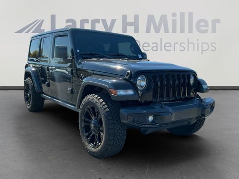 Used 2018 Jeep Wrangler Unlimited Sahara image 7