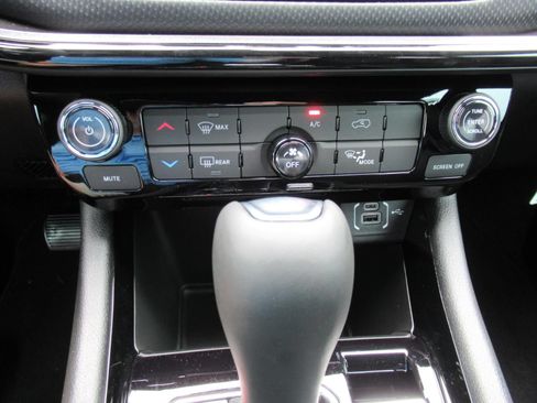 New 2026 Jeep Compass Latitude AWD/4WD image 29