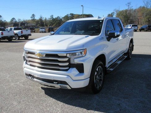 Used 2022 Chevrolet Silverado 1500 High Country w/ Technology Package image 2