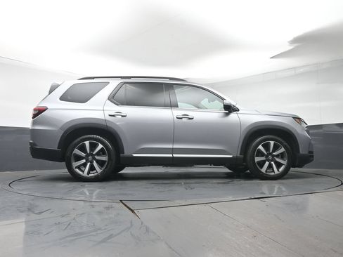 Certified 2025 Honda Pilot Touring image 39