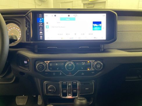 New 2025 Jeep Gladiator Sport image 10